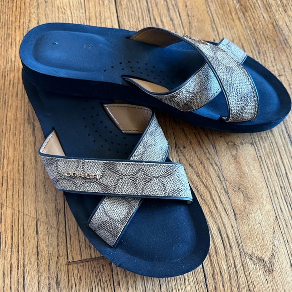 EUC Coach Janine sandals - Picture 3 of 6